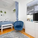 Bright With Air Conditioning Near Ogrod Saski By Renters شقة وارسو