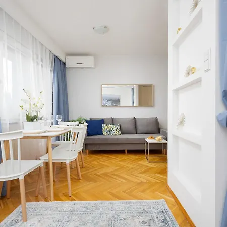 Bright With Air Conditioning Near Ogrod Saski By Renters شقة وارسو