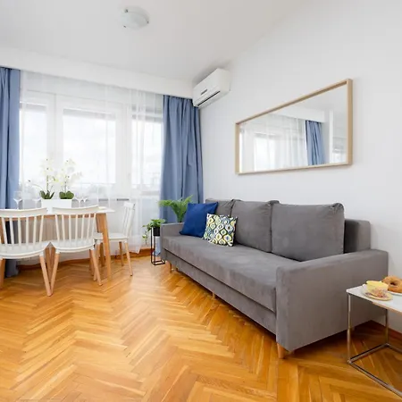 Bright With Air Conditioning Near Ogrod Saski By Renters