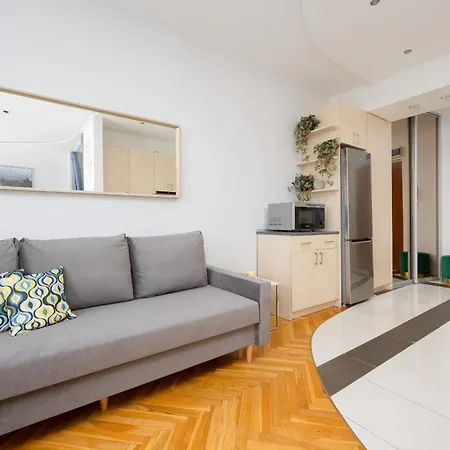 Apartment Bright With Air Conditioning Near Ogrod Saski By Renters Warsaw