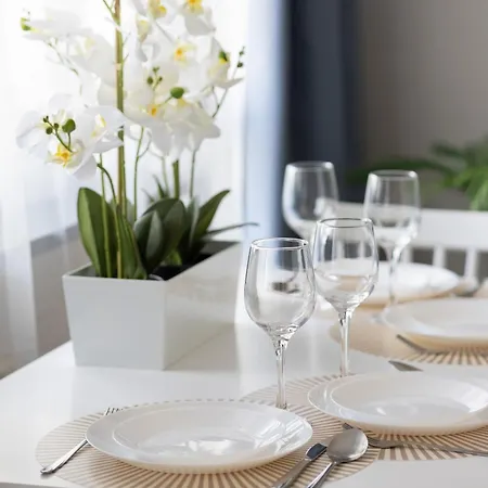 Bright With Air Conditioning Near Ogrod Saski By Renters 公寓 *