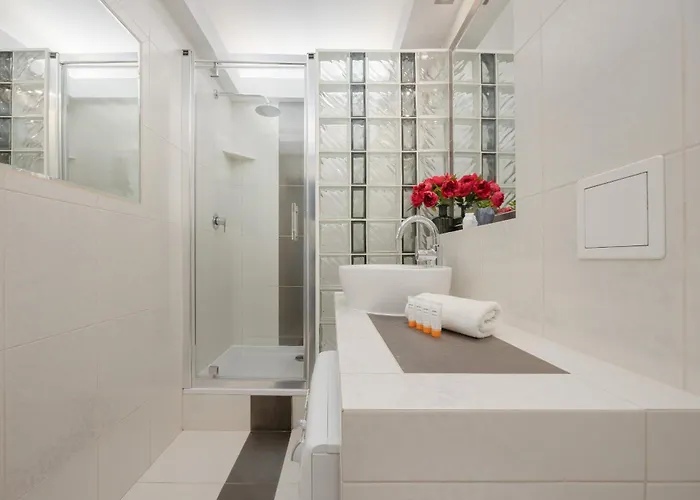 Bright With Air Conditioning Near Ogrod Saski By Renters *