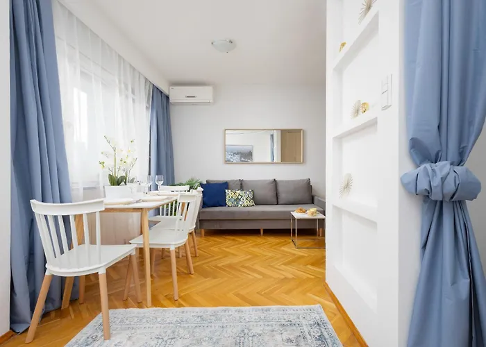 Bright With Air Conditioning Near Ogrod Saski By Renters Lejlighed Warszawa